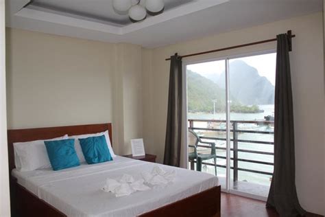 Aqua Travel Lodge in El Nido .